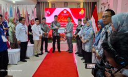 Lanjutkan Pembangunan, Andi Harun -Saefuddin Zuhri Resmi Daftar KPU Samarinda