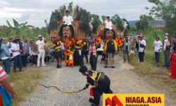 Parade Budaya Iringi Irwan – Hermanus ke KPU Nunukan