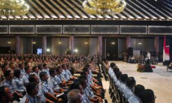 Jokowi Instruksikan TNI-Polri Jaga Stabilitas Jelang Transisi Pemerintahan-Pilkada 2024