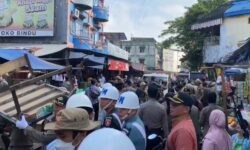 Penertiban PKL di Pasar Pandansari Sempat Ricuh, Petugas-Pedagang Tarik Menarik Lapak