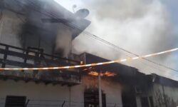 Rumah Kosong Ditinggal Pergi Hangus Terbakar di Balikpapan