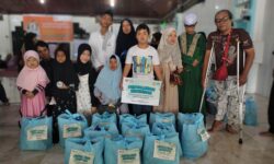Peringati Maulid, Berbagi ke Yatim/Piatu Hingga Guru Ngaji Teladani Nabi Muhammad SAW