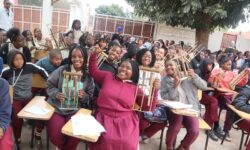 Angklung di Sekolah Menengah “Cardeal Alexandre dos Santos”