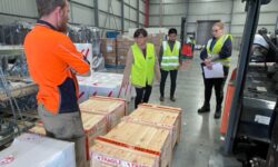 Australia Kembalikan 332 Buah Keramik TekSing ke Indonesia