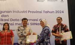 Pemda dan Pelaku Usaha Berprestasi dalam Laporan Data Industri Diganjar Penghargaan