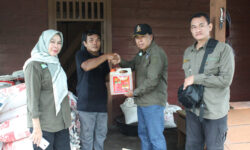 Disbun Kaltim Salurkan Bantuan ke Petani Kakao di Berau