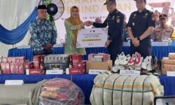 Pemkab Nunukan Terima Hibah 172 Lembar Karpet Hasil Tegahan KPPBC