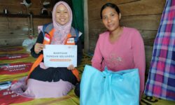 Rumah Zakat Salurkan Paket Sembako Buat Mualaf di Samarinda
