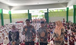 350 Murid SD di Samarinda Makan Makanan Bergizi Gratis