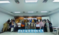 Kado Cinta untuk Pahlawan Tanpa Tanda Jasa