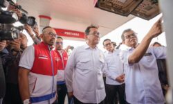 Takaran Curang, Mendag dan Dirut Pertamina Patra Niaga Segel SPBU di Sleman