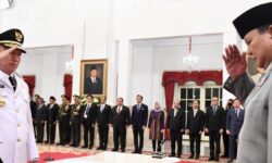 Presiden Lantik Muhidin sebagai Gubernur Kalimantan Selatan
