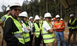 Pengangkutan Bijih Nikel Jalur Darat Berpotensi Rugikan Negara