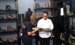 Menteri Perdagangan Kunjungi Tegep Boots dan Machine 56 di Bandung