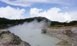 Status Gunung Dieng Naik ke Level Waspada