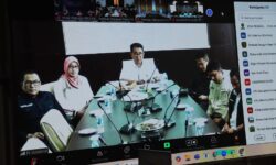 Didampingi Komisioner KPU Kaltim, Akmal Malik Pantau Kelancaran Pemungutan Suara  