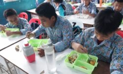 285 Pelajar Kelas VII SMPN 2 Nunukan Tidak Kebagian MBG