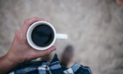 Ini Cara Penanganan Tremor Akibat Minum Kopi   
