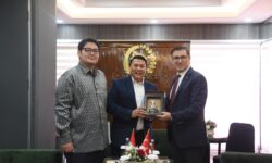Kazakhstan Tawarkan Kuota Haji ke Indonesia