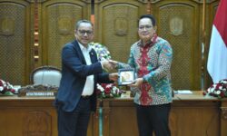 Deddy Sitorus: Komisi II Minta Pemprov Jatim Selesaikan Masalah Honorer dengan BKN