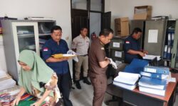 Penyidik Kejati Kaltim Geledah Kantor Camat Tenggarong Seberang