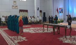 Kukuhkan 7 Ketua TP PKK Kabupaten/Kota, Sarifah Ingatkan Soal Stunting dan TBC di Kaltim