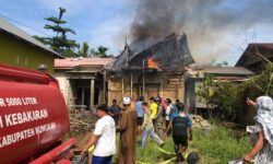 Diduga Korsleting, Rumah Semi Permanen di Sebatik Timur Hangus Terbakar