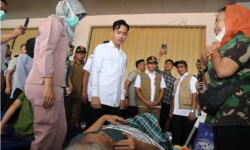 Pastikan Dukungan Darurat Dilaksanakan dengan Baik, Kepala BNPB dan Wapres Gibran Tinjau Lokasi Banjir