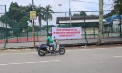 Sabar, Lapangan Tenis di Samarinda Ini Masih Masa Pemeliharaan