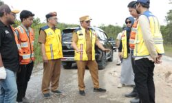 Wagub Harapkan Kontribusi Perusahaan Perbaiki Jalan Rusak