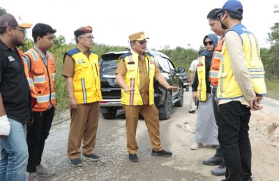 Wagub Harapkan Kontribusi Perusahaan Perbaiki Jalan Rusak