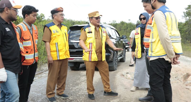 Wagub Harapkan Kontribusi Perusahaan Perbaiki Jalan Rusak