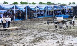 Presiden Prabowo Tebar Benih Padi dengan Teknologi Drone Pertanian