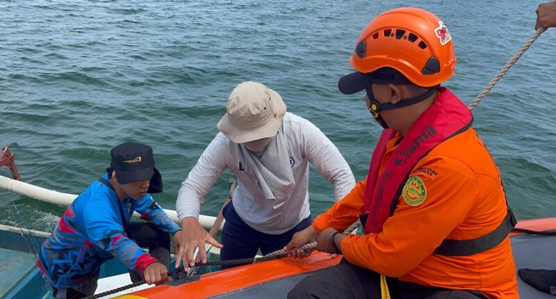 Kapal Mati Mesin, Tiga Pemancing Dievakuasi Dalam Kondisi Selamat