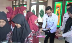 Sukseskan MBG, Kantor Imigrasi Samarinda Bagikan 115 Porsi Makanan di SDN 025
