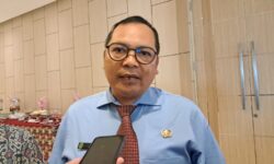 Penyakit Leptospirosis Intai Warga di Tengah Banjir