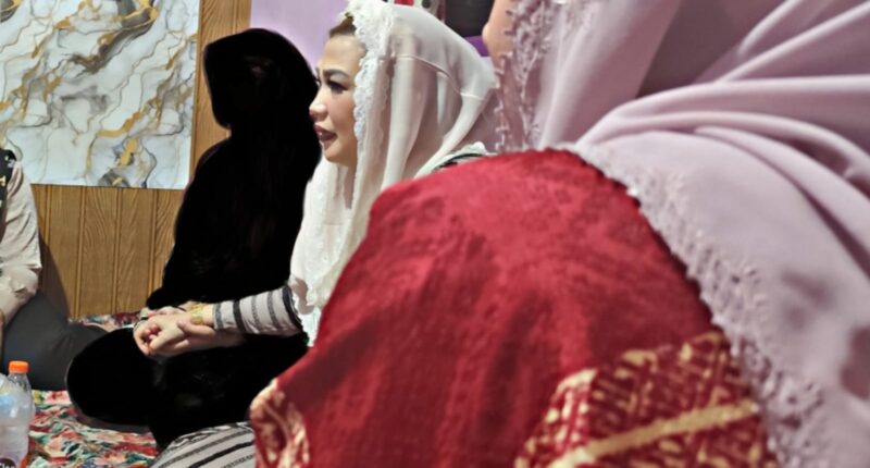 Bunda Harum Kunjungi Korban Kekerasan Seksual Ayah Tiri dan Bawakan Buku-buku