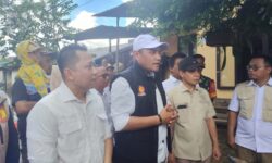 Air Sungai Karang Mumus Masuk ke Bengkuring dari Celah Turap yang Belum Tersambung