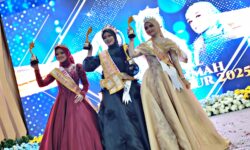 Finza Arumi Salsabella Dinobatkan sebagai Puteri Muslimah Kaltim 2025   