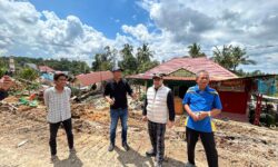 Fraksi Gerindra Tinjau Tanah Longsor di KM 28, Warga Minta Direlokasi