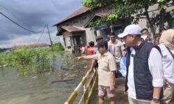 Seno Aji Tinjau Banjir di Bengkuring, Temukan Turap Mangkrak dan Pompa Tak Berfungsi