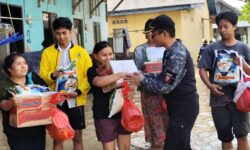 Dinsos Kaltim Salurkan 50 Paket Bantuan untuk Korban Banjir di Kelurahan Tani Aman Samarinda