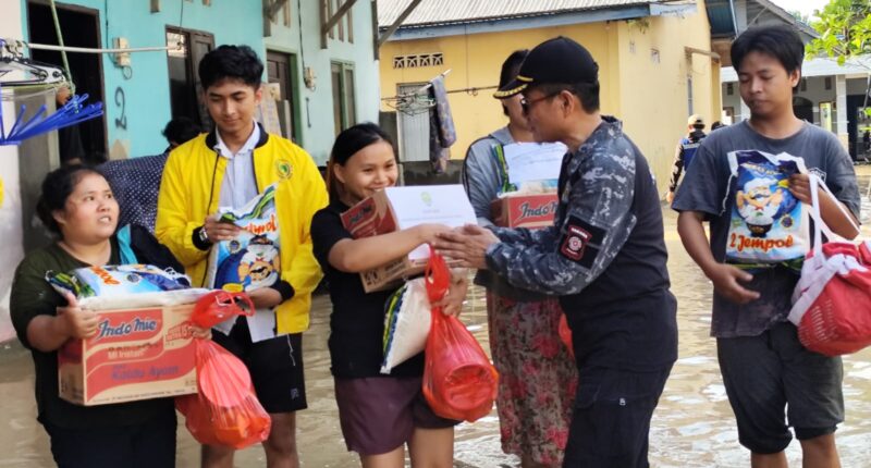 Dinsos Kaltim Salurkan 50 Paket Bantuan untuk Korban Banjir di Kelurahan Tani Aman Samarinda