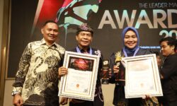 Gubernur Zainal Kembali Raih Penghargaan “The Best Innovation Leader Indonesia 2025”