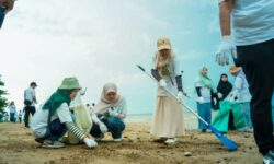 Bersama Lawan Sampah Plastik, PLN UID Kaltimra Gerakkan Zero Waste Warriors di Pantai Balikpapan