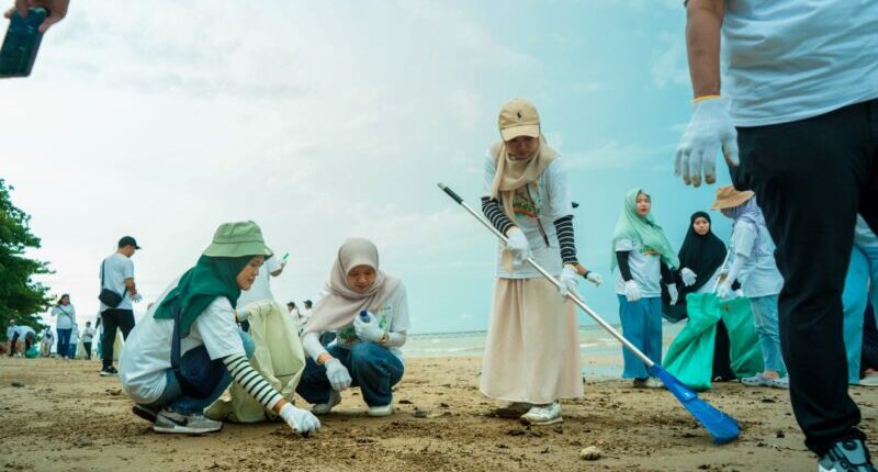 Bersama Lawan Sampah Plastik, PLN UID Kaltimra Gerakkan Zero Waste Warriors di Pantai Balikpapan