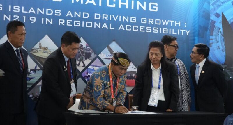 Gubernur Zainal Teken MoU dan LoI Pengembangan Pesawat N219 Amfibi