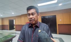 Baba Minta Disdikbud Tambah Tenaga Pendidikan dan Tata Usaha SMAN 10 Samarinda