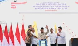 Prabowo Resmikan Proyek Baterai Kendaraan Listrik Terbesar di Asia Tenggara di Karawang