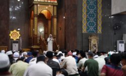 Khutbah Iduladha di Masjid Nurul Mu’minin, Habib Umar: Hidup Adalah Pilihan antara Ketaatan dan Keengganan